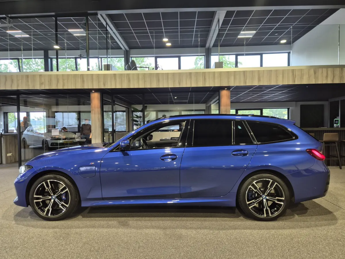 330e xDrive M-Sport | Panorama | HUD | Full optie