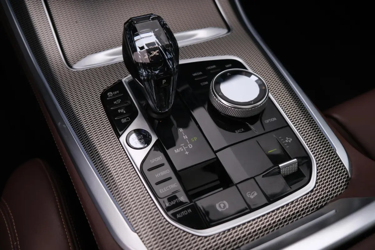 xDrive45e High Executive|Rijklaar!|M-Sport|Achterasbesturing|ACC|Pano|HUD|Trekhaak|HK|Camera|CoPilot|Luchtvering