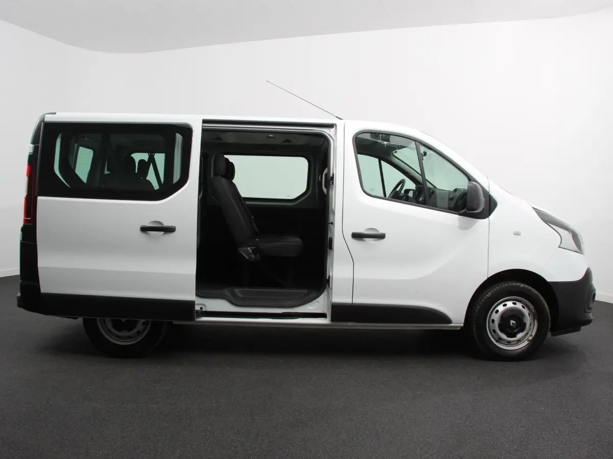 1.6 dCi Zen Energy 9persoons PERSONENBUS Prijs incl. btw/bpm  Airco Trekhaak Radio Elektrische pakket