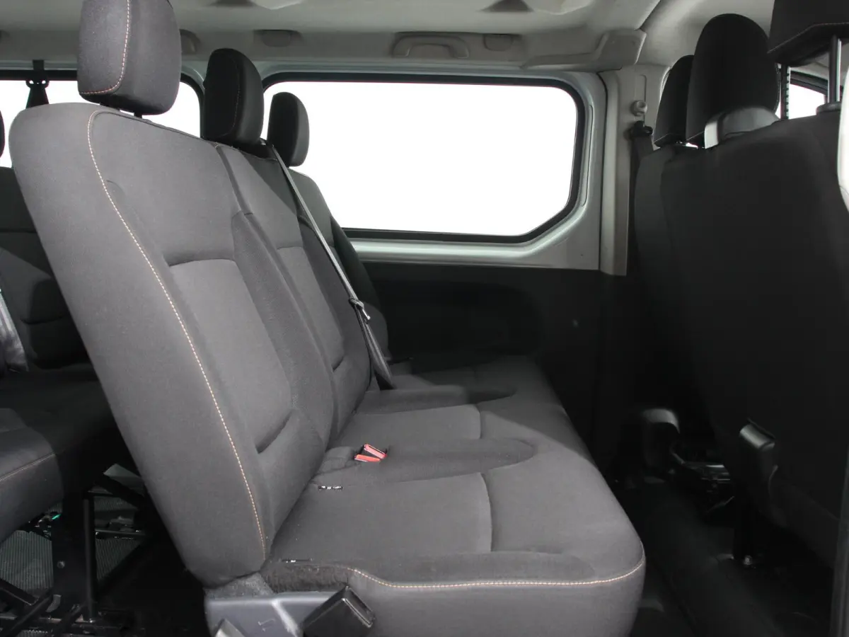 1.6 dCi Zen Energy 9persoons PERSONENBUS Prijs incl. btw/bpm  Airco Trekhaak Radio Elektrische pakket