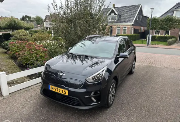 Edition 64 kWh 3-FASE ACHTERUITRIJ CAMERA CARPLAY STUUR/STOELVERWARMING