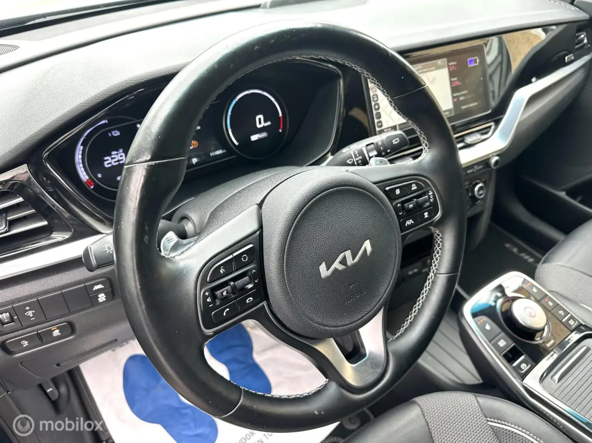 Edition 64 kWh 3-FASE ACHTERUITRIJ CAMERA CARPLAY STUUR/STOELVERWARMING