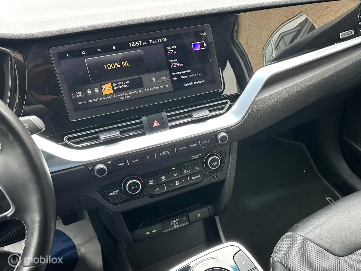 Edition 64 kWh 3-FASE ACHTERUITRIJ CAMERA CARPLAY STUUR/STOELVERWARMING