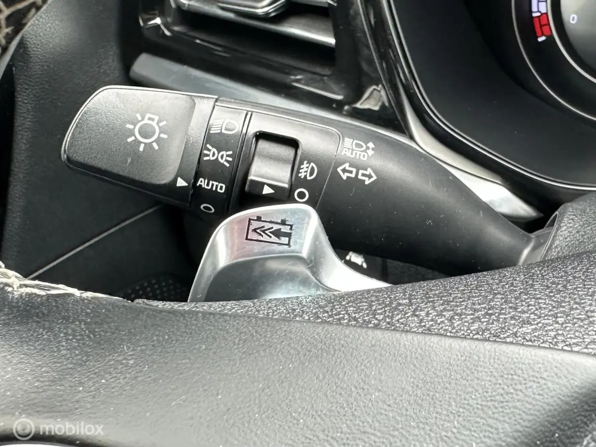 Edition 64 kWh 3-FASE ACHTERUITRIJ CAMERA CARPLAY STUUR/STOELVERWARMING