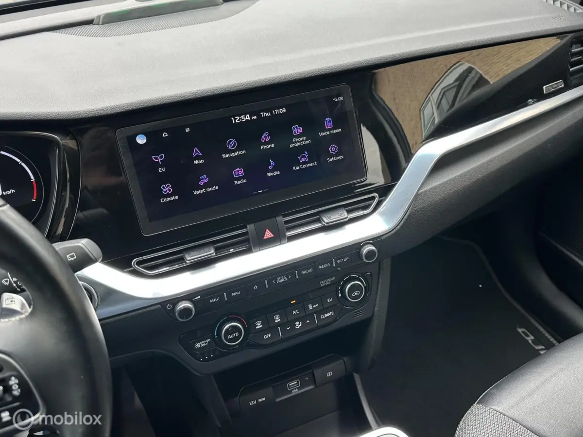 Edition 64 kWh 3-FASE ACHTERUITRIJ CAMERA CARPLAY STUUR/STOELVERWARMING