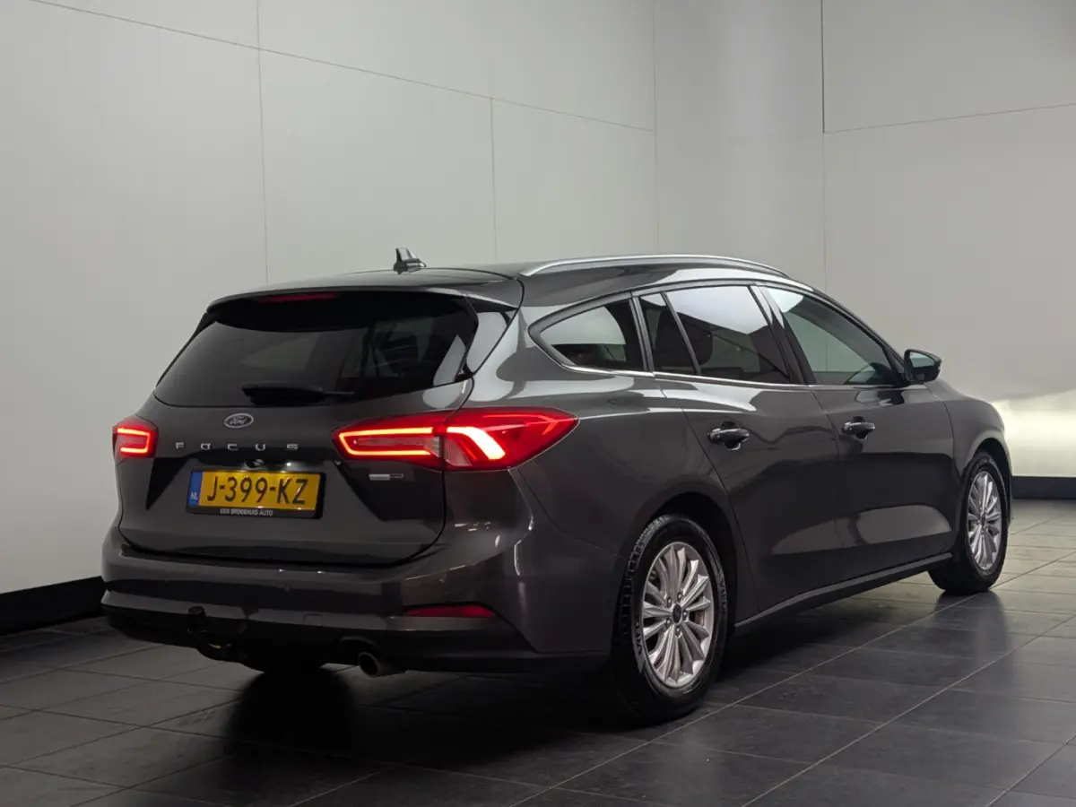 1.0EB Hybrid Titanium X Business | NL-AUTO! | 1E EIGENAAR! | TREKHAAK | CAMERA | CRUISE | NAVI | PARK SENS V+A | LANE ASSIST | DEALER OH! | ELEKTR. KOFFERBAK