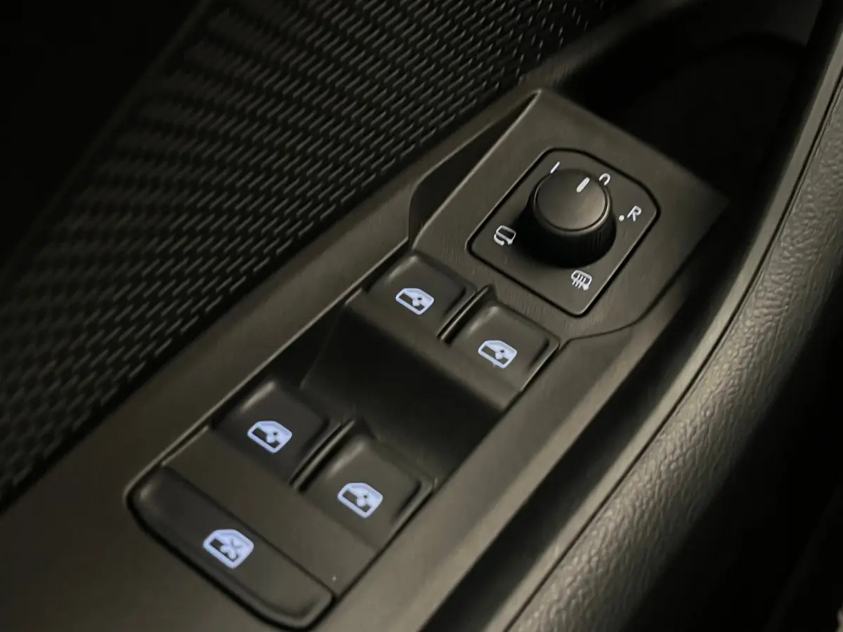 1.0 e-TSI 110PK SPORT BUSINESS / NAVI / CLIMA / LED / PDC / 16" LMV / BLUETOOTH / CRUISECONTROL / 1E EIGENAAR !!