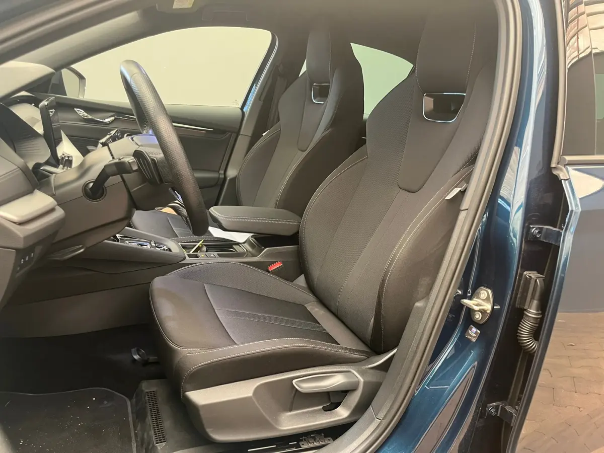 1.0 e-TSI 110PK SPORT BUSINESS / NAVI / CLIMA / LED / PDC / 16" LMV / BLUETOOTH / CRUISECONTROL / 1E EIGENAAR !!