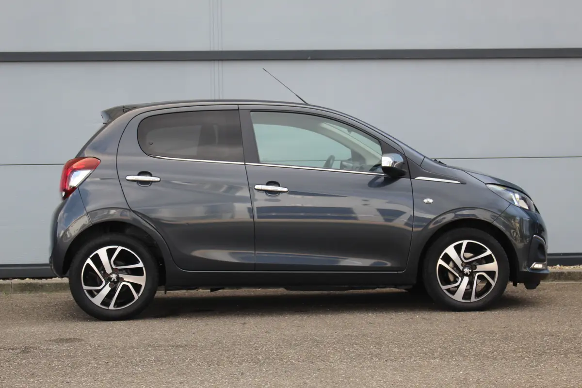 1.0 e-VTi Allure | Camera | Carplay | Climate | DAB | Lmv | Centrale deurvergrendeling | | Camera | Carplay | Climate | DAB | Lmv | Centrale deurvergrendeling |