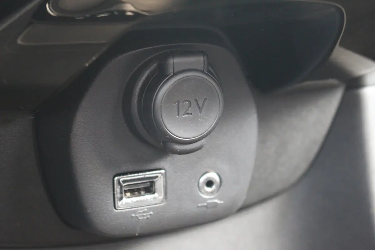 1.0 e-VTi Allure | Camera | Carplay | Climate | DAB | Lmv | Centrale deurvergrendeling | | Camera | Carplay | Climate | DAB | Lmv | Centrale deurvergrendeling |