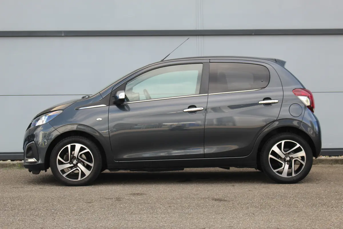 1.0 e-VTi Allure | Camera | Carplay | Climate | DAB | Lmv | Centrale deurvergrendeling | | Camera | Carplay | Climate | DAB | Lmv | Centrale deurvergrendeling |