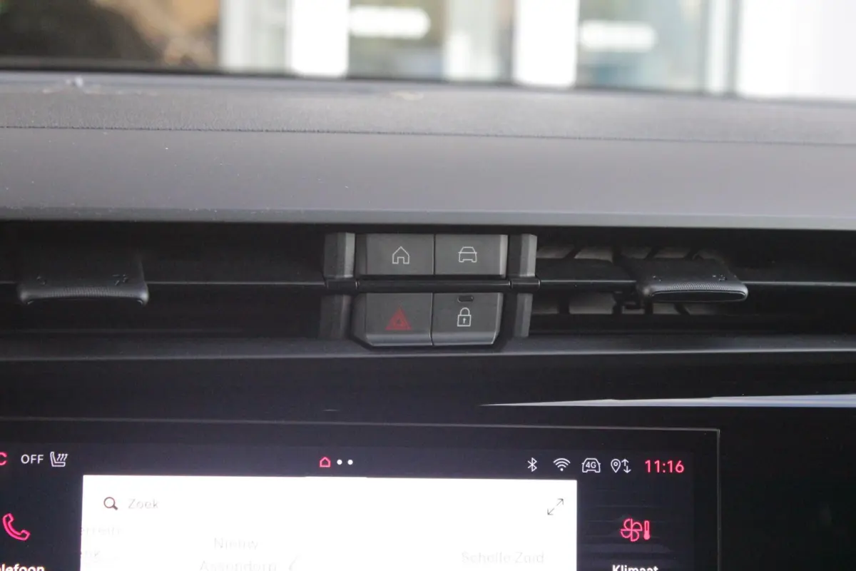 1.2 145PK AUTOMAAT Hybrid IBRIDA TI | PACK TECH LITE: (LED MATRIX KOPLAMPEN, DODEHOEK DETECTIE, ELEKTRISCH BEDIENBARE ACHTERKLEP, KEYLESS ENTRY, ACHTERUITRIJ CAMERA, PARKEERSENSOREN VOOR ACH