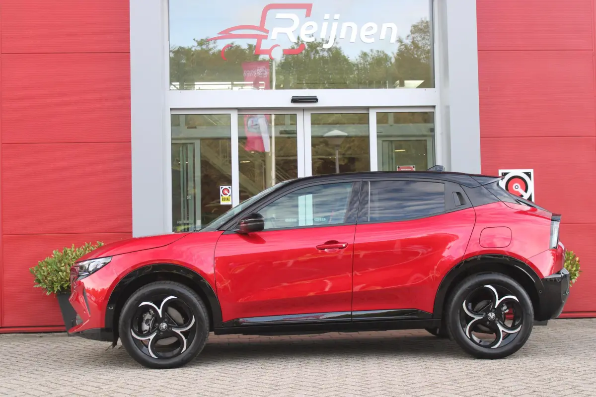1.2 145PK AUTOMAAT Hybrid IBRIDA TI | PACK TECH LITE: (LED MATRIX KOPLAMPEN, DODEHOEK DETECTIE, ELEKTRISCH BEDIENBARE ACHTERKLEP, KEYLESS ENTRY, ACHTERUITRIJ CAMERA, PARKEERSENSOREN VOOR ACH