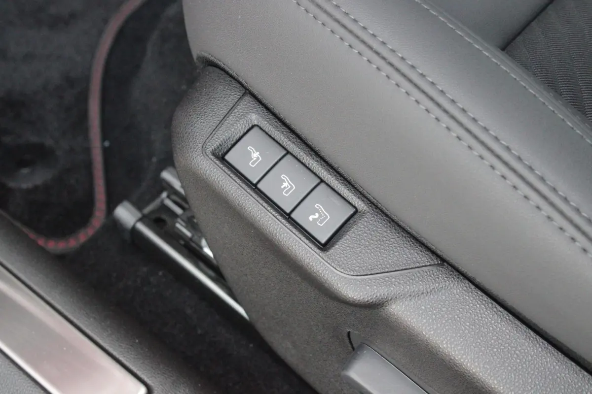 1.2 145PK AUTOMAAT Hybrid IBRIDA TI | PACK TECH LITE: (LED MATRIX KOPLAMPEN, DODEHOEK DETECTIE, ELEKTRISCH BEDIENBARE ACHTERKLEP, KEYLESS ENTRY, ACHTERUITRIJ CAMERA, PARKEERSENSOREN VOOR ACH