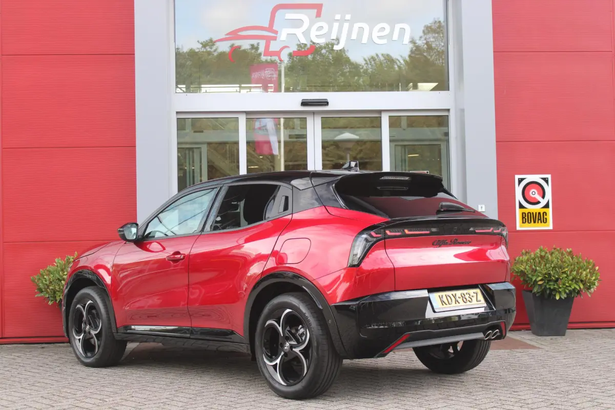 1.2 145PK AUTOMAAT Hybrid IBRIDA TI | PACK TECH LITE: (LED MATRIX KOPLAMPEN, DODEHOEK DETECTIE, ELEKTRISCH BEDIENBARE ACHTERKLEP, KEYLESS ENTRY, ACHTERUITRIJ CAMERA, PARKEERSENSOREN VOOR ACH