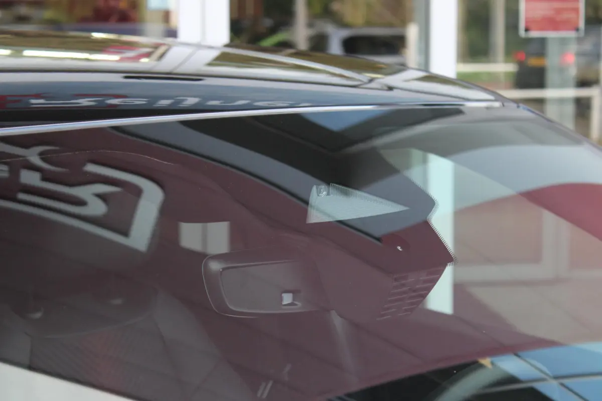 1.2 145PK AUTOMAAT Hybrid IBRIDA TI | PACK TECH LITE: (LED MATRIX KOPLAMPEN, DODEHOEK DETECTIE, ELEKTRISCH BEDIENBARE ACHTERKLEP, KEYLESS ENTRY, ACHTERUITRIJ CAMERA, PARKEERSENSOREN VOOR ACH