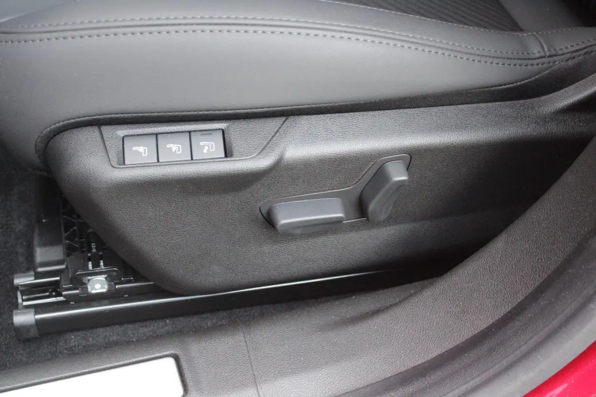 1.2 145PK AUTOMAAT Hybrid IBRIDA TI | PACK TECH LITE: (LED MATRIX KOPLAMPEN, DODEHOEK DETECTIE, ELEKTRISCH BEDIENBARE ACHTERKLEP, KEYLESS ENTRY, ACHTERUITRIJ CAMERA, PARKEERSENSOREN VOOR ACH