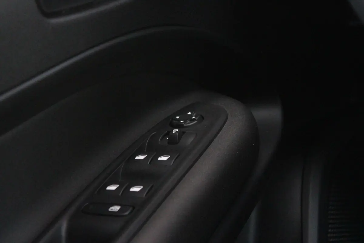 1.2 145PK AUTOMAAT Hybrid IBRIDA TI | PACK TECH LITE: (LED MATRIX KOPLAMPEN, DODEHOEK DETECTIE, ELEKTRISCH BEDIENBARE ACHTERKLEP, KEYLESS ENTRY, ACHTERUITRIJ CAMERA, PARKEERSENSOREN VOOR ACH