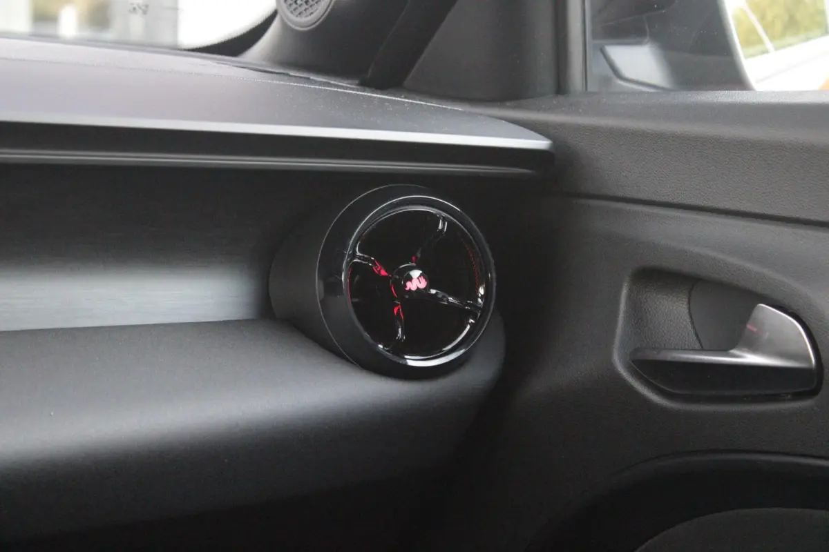 1.2 145PK AUTOMAAT Hybrid IBRIDA TI | PACK TECH LITE: (LED MATRIX KOPLAMPEN, DODEHOEK DETECTIE, ELEKTRISCH BEDIENBARE ACHTERKLEP, KEYLESS ENTRY, ACHTERUITRIJ CAMERA, PARKEERSENSOREN VOOR ACH