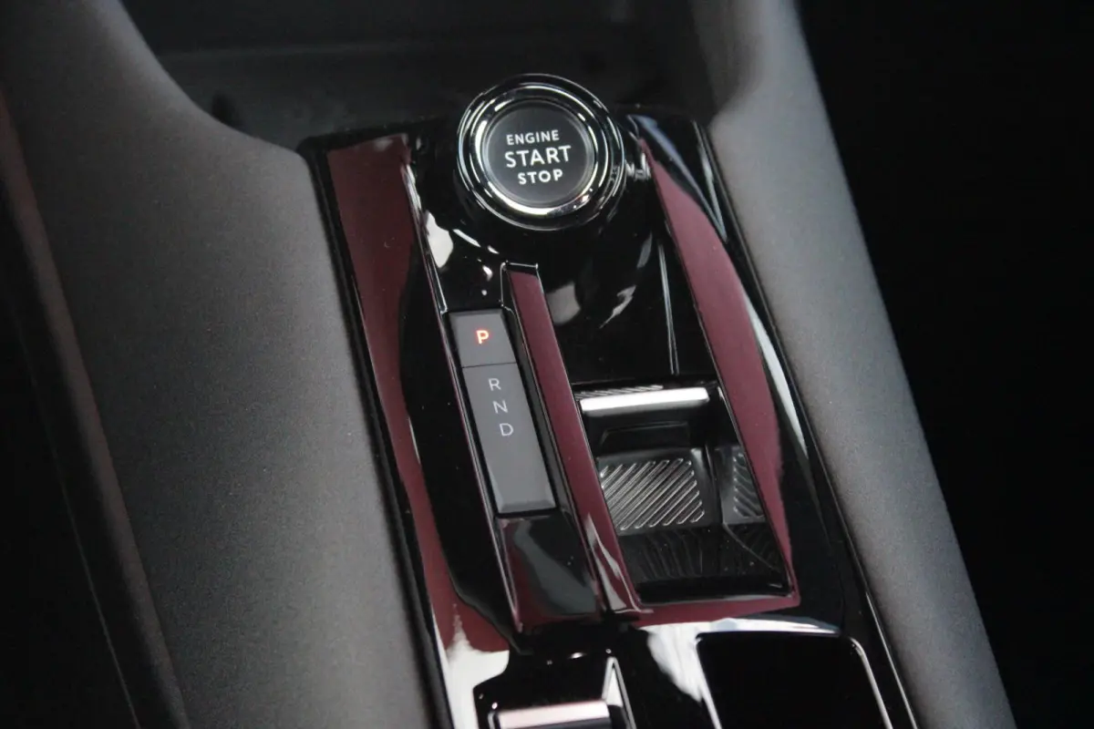1.2 145PK AUTOMAAT Hybrid IBRIDA TI | PACK TECH LITE: (LED MATRIX KOPLAMPEN, DODEHOEK DETECTIE, ELEKTRISCH BEDIENBARE ACHTERKLEP, KEYLESS ENTRY, ACHTERUITRIJ CAMERA, PARKEERSENSOREN VOOR ACH