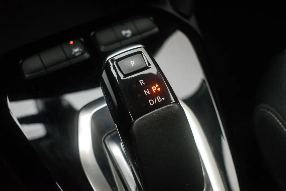 Elegance Sport 50 kWh NL-auto [ Camera Digital Dashboard LED Keyless Carplay Dodehoek-Detectie Parkeersensoren ]