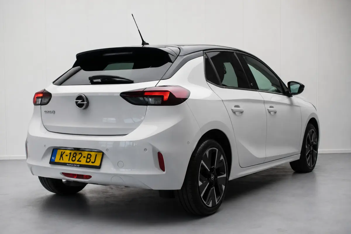 Elegance Sport 50 kWh NL-auto [ Camera Digital Dashboard LED Keyless Carplay Dodehoek-Detectie Parkeersensoren ]