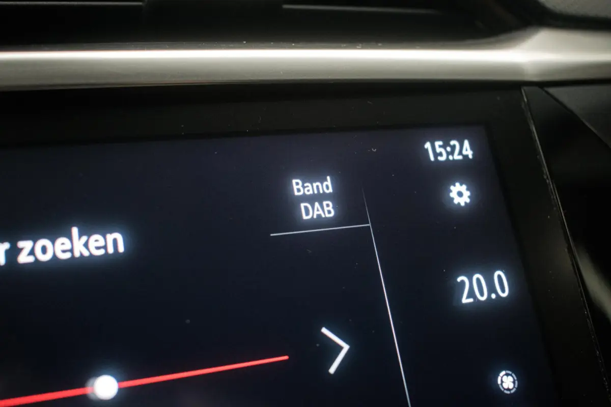Elegance Sport 50 kWh NL-auto [ Camera Digital Dashboard LED Keyless Carplay Dodehoek-Detectie Parkeersensoren ]