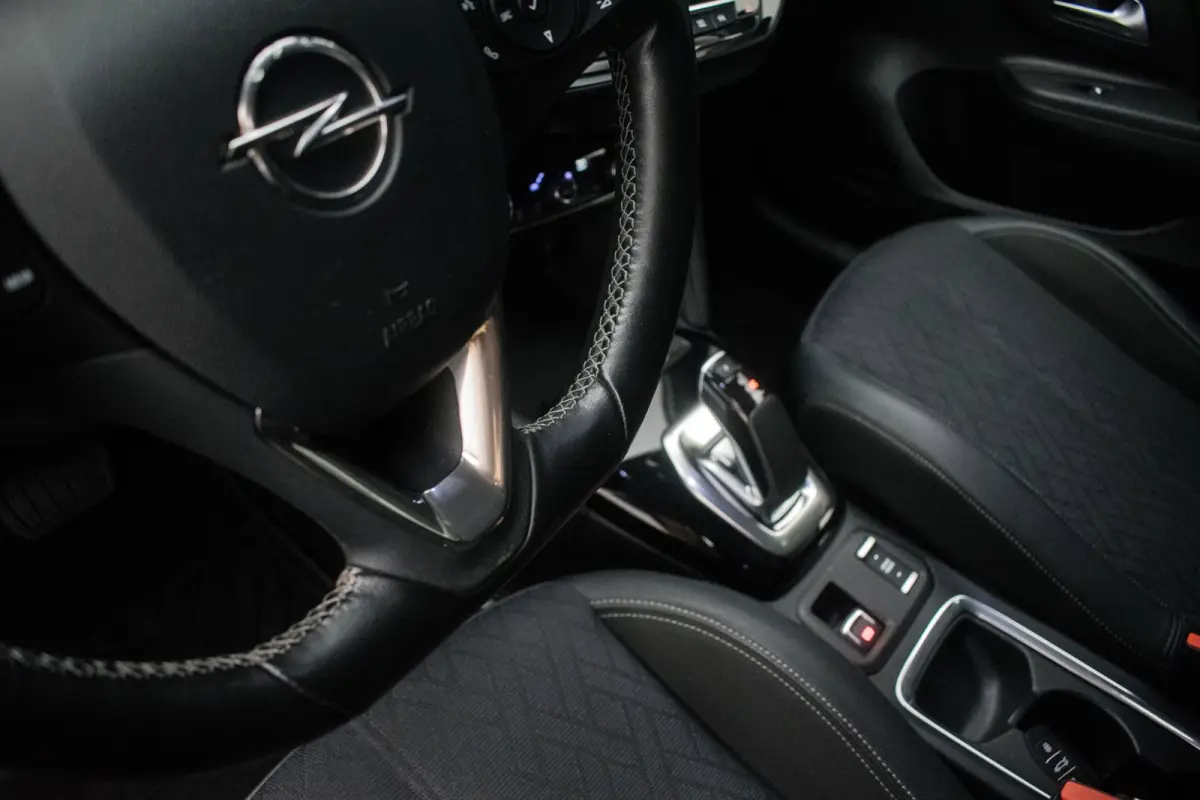 Elegance Sport 50 kWh NL-auto [ Camera Digital Dashboard LED Keyless Carplay Dodehoek-Detectie Parkeersensoren ]