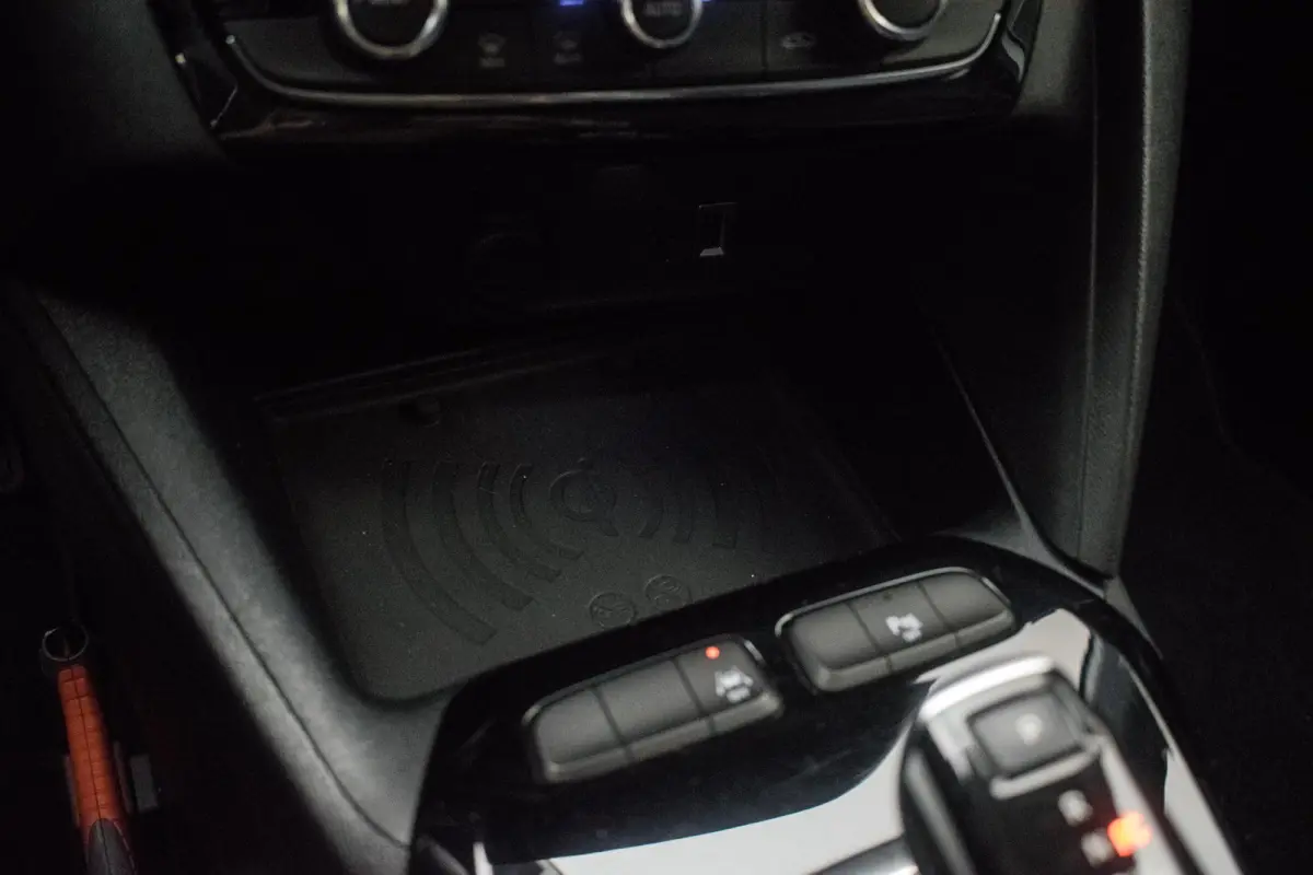 Elegance Sport 50 kWh NL-auto [ Camera Digital Dashboard LED Keyless Carplay Dodehoek-Detectie Parkeersensoren ]