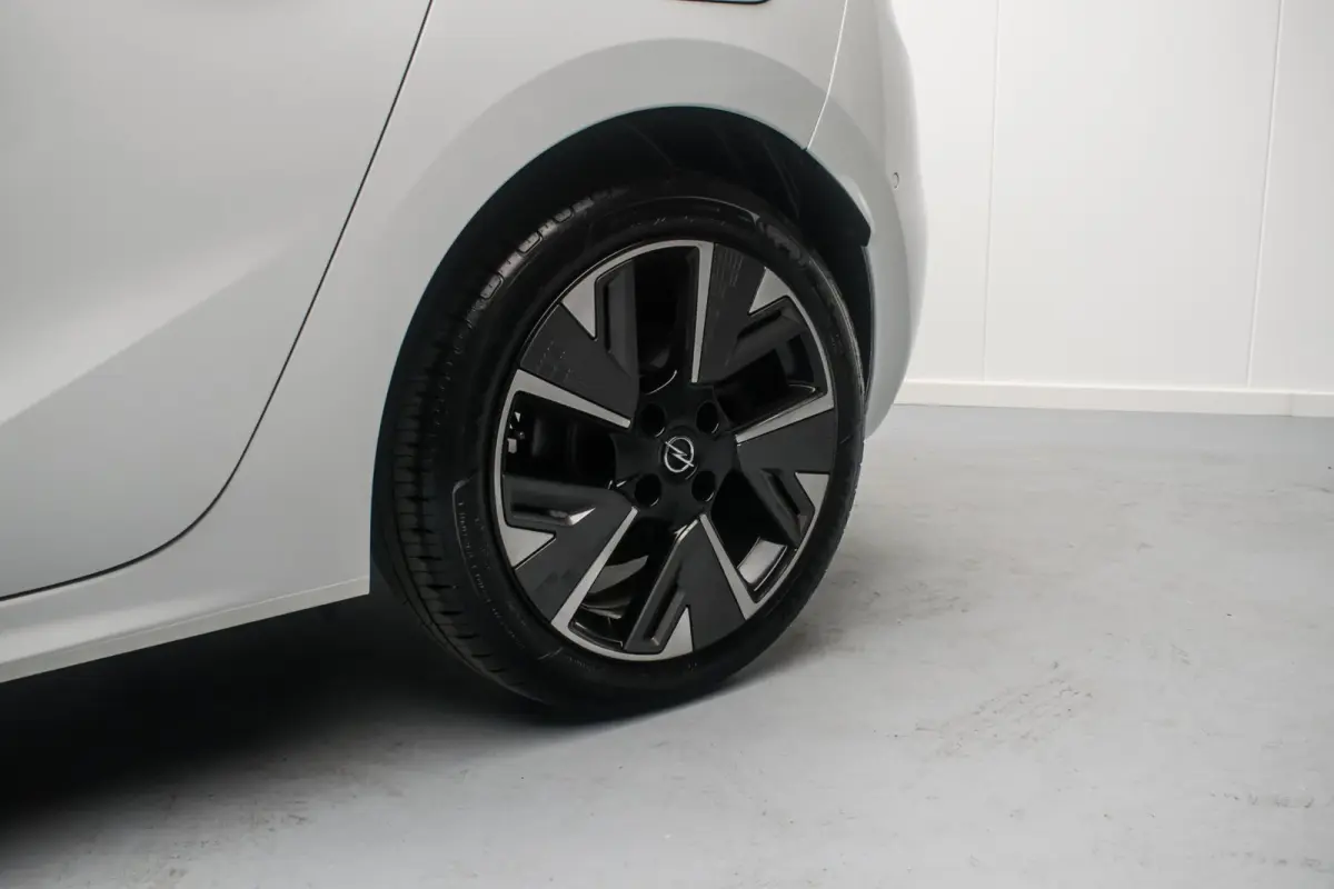 Elegance Sport 50 kWh NL-auto [ Camera Digital Dashboard LED Keyless Carplay Dodehoek-Detectie Parkeersensoren ]