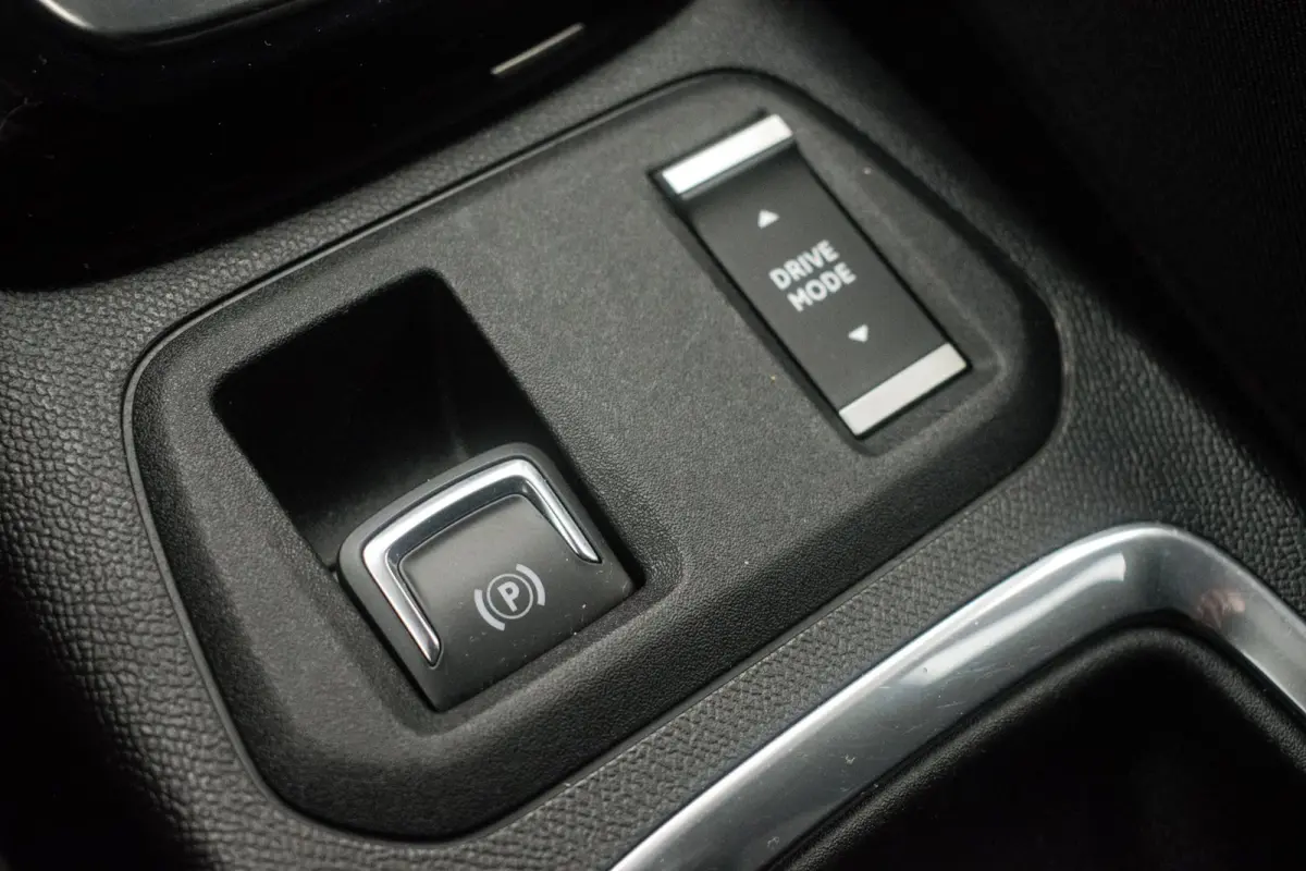 Elegance Sport 50 kWh NL-auto [ Camera Digital Dashboard LED Keyless Carplay Dodehoek-Detectie Parkeersensoren ]