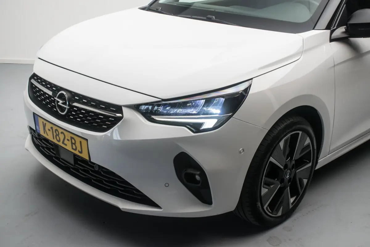 Elegance Sport 50 kWh NL-auto [ Camera Digital Dashboard LED Keyless Carplay Dodehoek-Detectie Parkeersensoren ]
