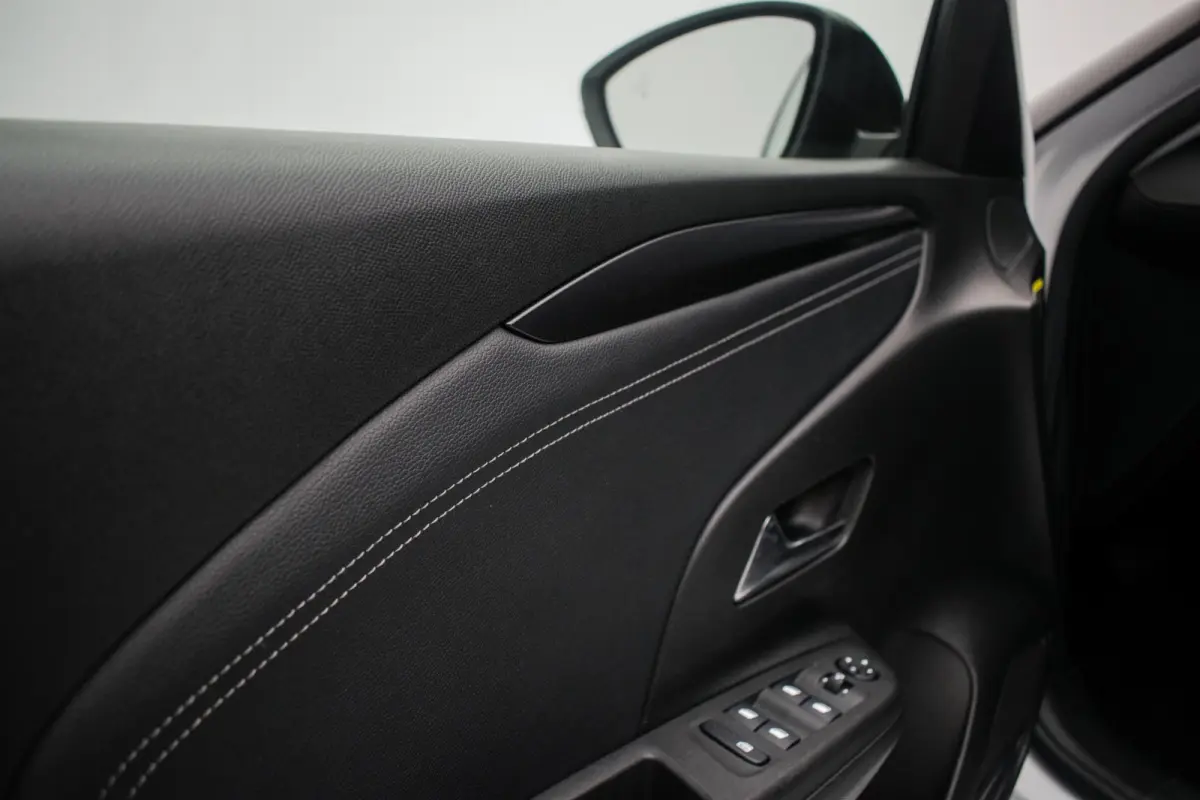 Elegance Sport 50 kWh NL-auto [ Camera Digital Dashboard LED Keyless Carplay Dodehoek-Detectie Parkeersensoren ]