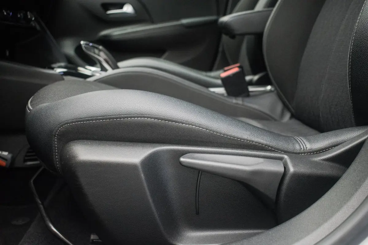 Elegance Sport 50 kWh NL-auto [ Camera Digital Dashboard LED Keyless Carplay Dodehoek-Detectie Parkeersensoren ]