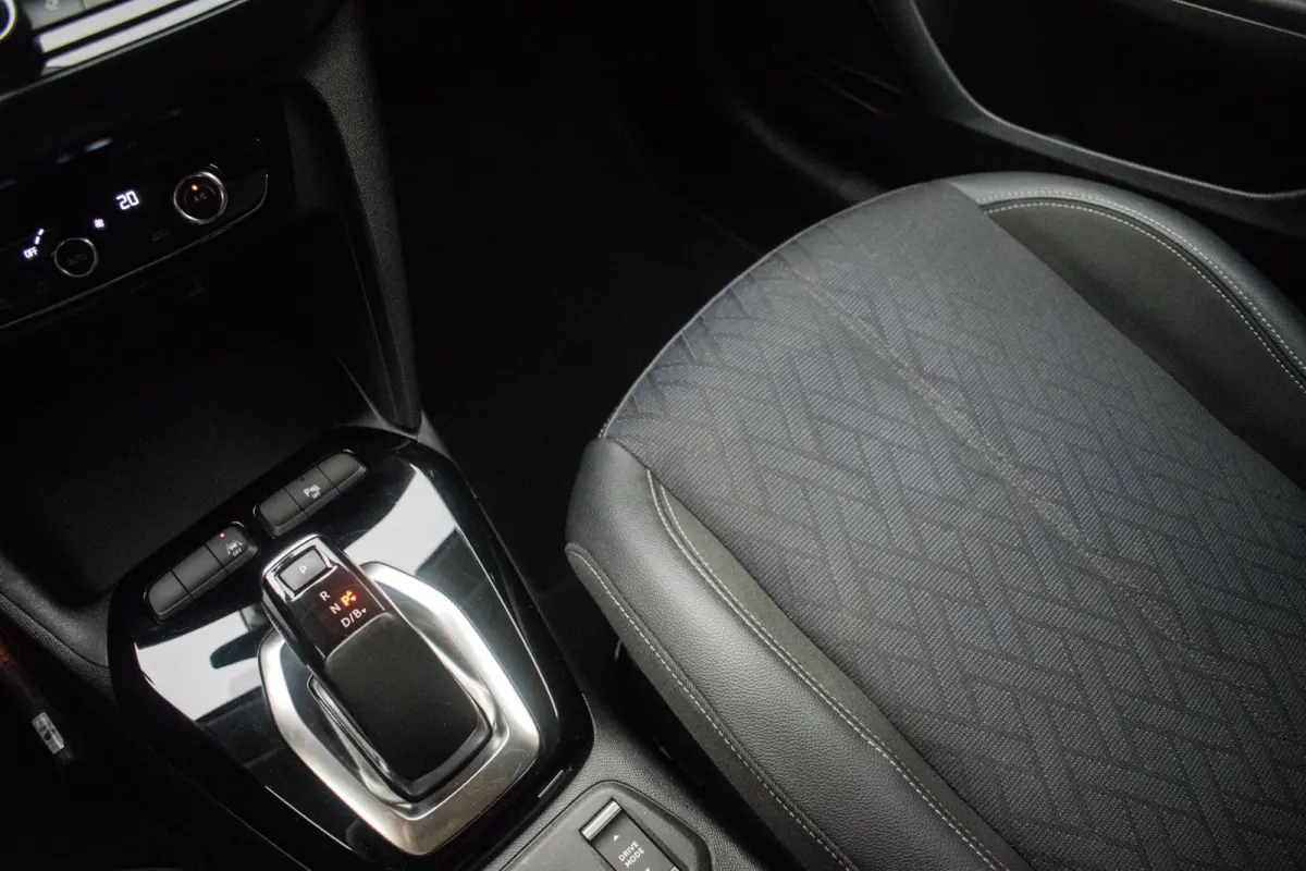 Elegance Sport 50 kWh NL-auto [ Camera Digital Dashboard LED Keyless Carplay Dodehoek-Detectie Parkeersensoren ]