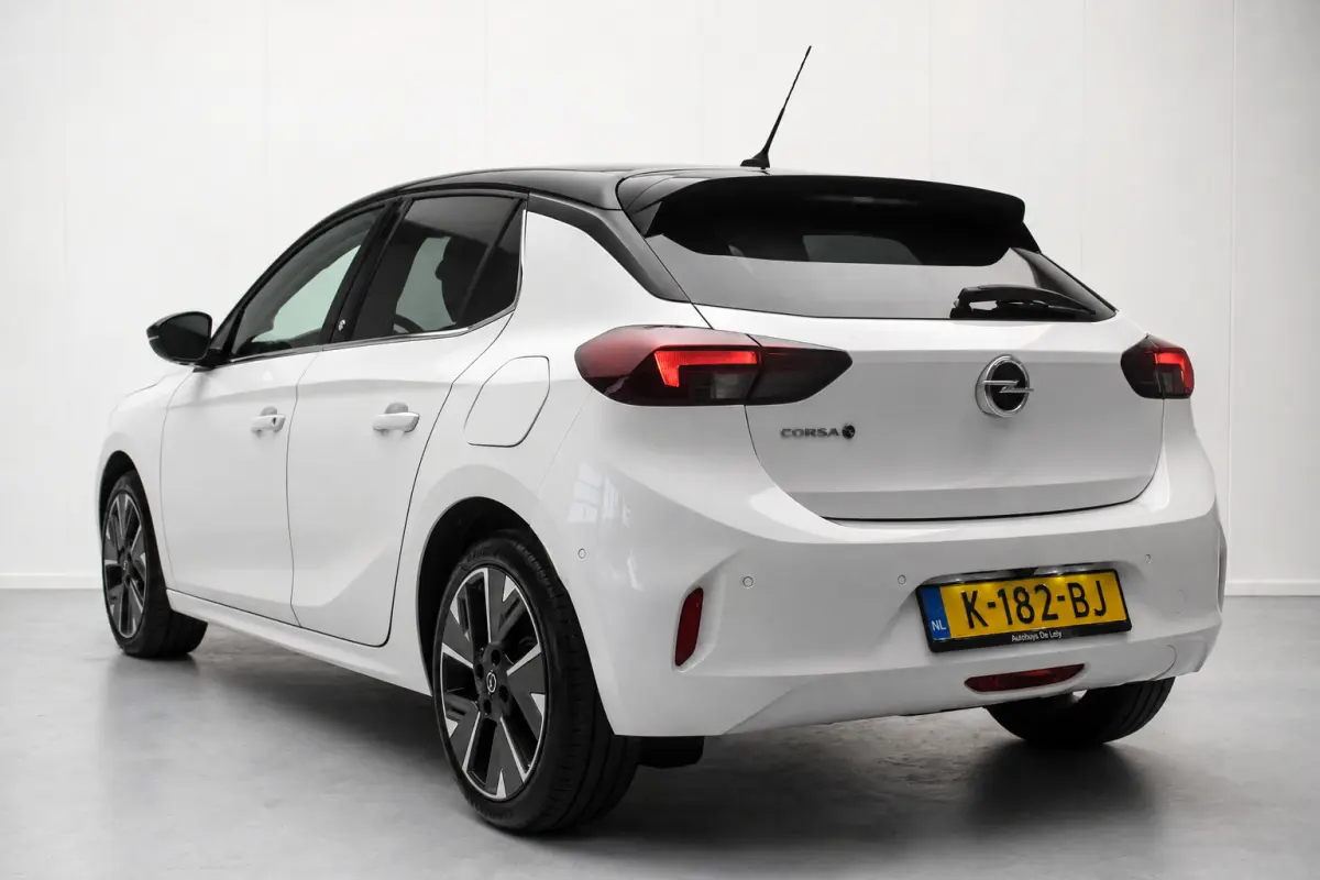 Elegance Sport 50 kWh NL-auto [ Camera Digital Dashboard LED Keyless Carplay Dodehoek-Detectie Parkeersensoren ]