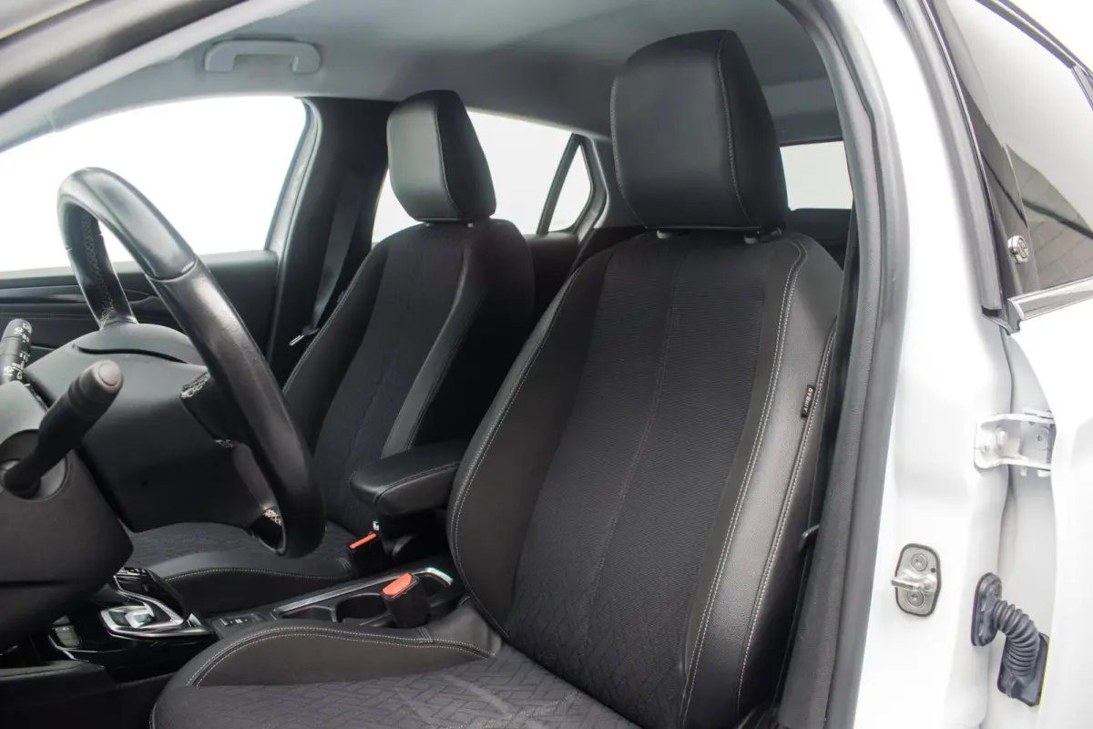 Elegance Sport 50 kWh NL-auto [ Camera Digital Dashboard LED Keyless Carplay Dodehoek-Detectie Parkeersensoren ]