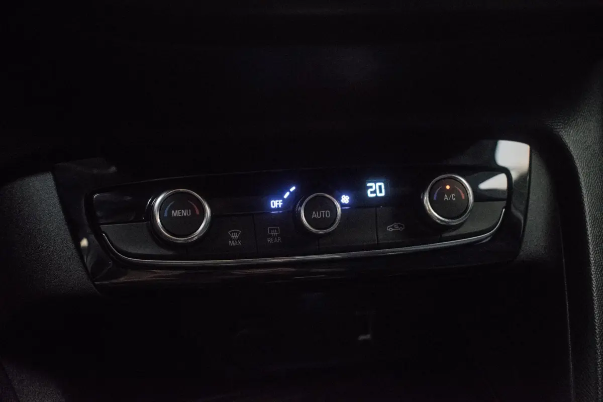 Elegance Sport 50 kWh NL-auto [ Camera Digital Dashboard LED Keyless Carplay Dodehoek-Detectie Parkeersensoren ]