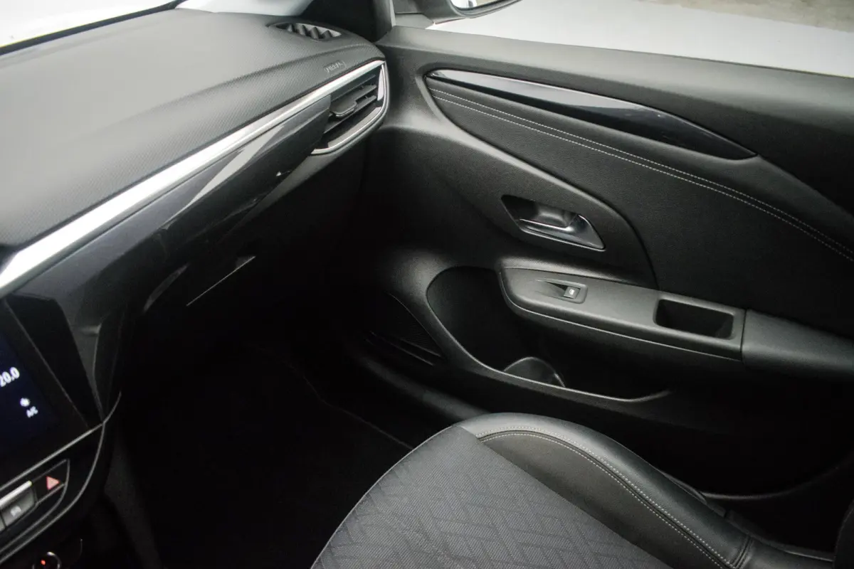 Elegance Sport 50 kWh NL-auto [ Camera Digital Dashboard LED Keyless Carplay Dodehoek-Detectie Parkeersensoren ]