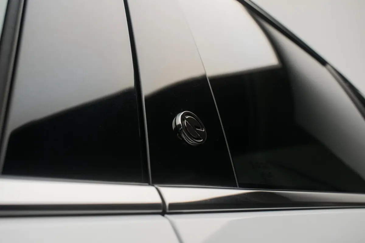 Elegance Sport 50 kWh NL-auto [ Camera Digital Dashboard LED Keyless Carplay Dodehoek-Detectie Parkeersensoren ]