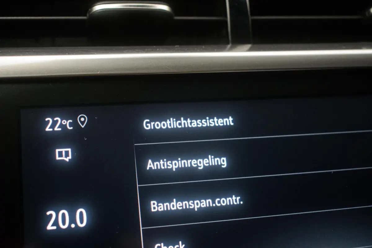 Elegance Sport 50 kWh NL-auto [ Camera Digital Dashboard LED Keyless Carplay Dodehoek-Detectie Parkeersensoren ]