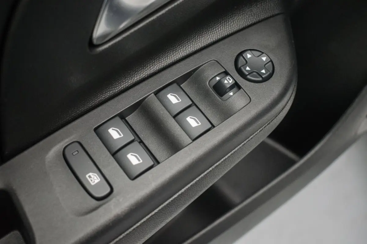 Elegance Sport 50 kWh NL-auto [ Camera Digital Dashboard LED Keyless Carplay Dodehoek-Detectie Parkeersensoren ]