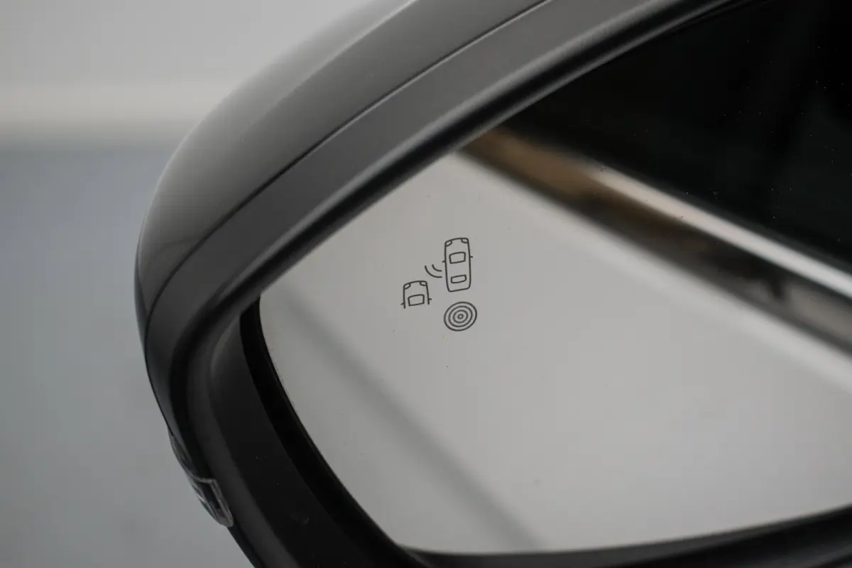 Elegance Sport 50 kWh NL-auto [ Camera Digital Dashboard LED Keyless Carplay Dodehoek-Detectie Parkeersensoren ]