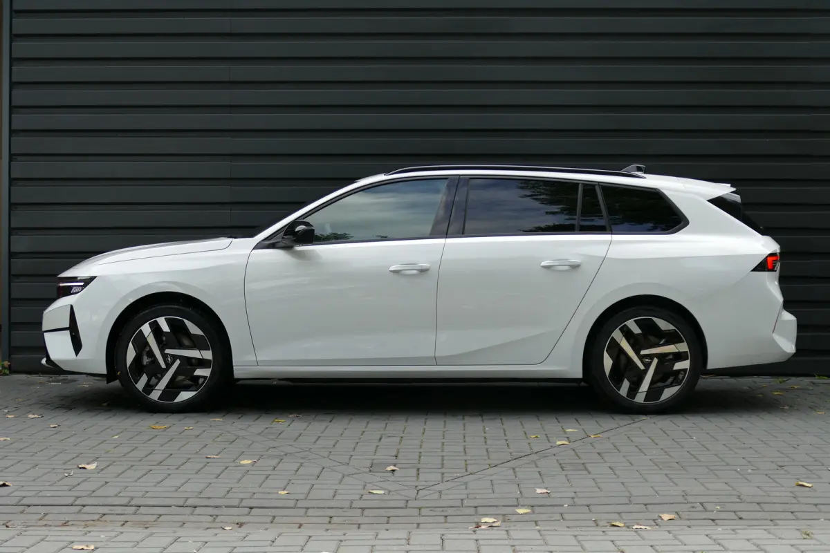 58KWH 156PK BUSINESS EDITION - ELECTRIC / CAMERA / STOEL-STUURVERWARMING / AGR / KEYLESS / FULL-LED / NAVI / CLIMA / PDC / BLUETOOTH / ADAPT. CRUISECONTROL / 1E EIGENAAR / SCHITTERENDE STAAT