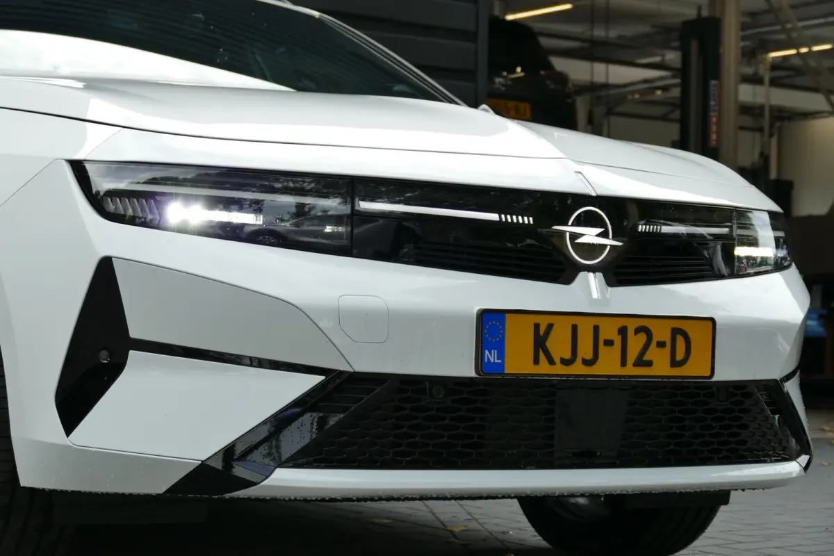 58KWH 156PK BUSINESS EDITION - ELECTRIC / CAMERA / STOEL-STUURVERWARMING / AGR / KEYLESS / FULL-LED / NAVI / CLIMA / PDC / BLUETOOTH / ADAPT. CRUISECONTROL / 1E EIGENAAR / SCHITTERENDE STAAT