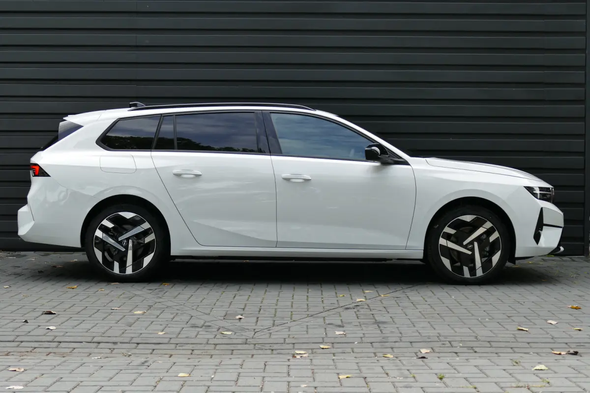58KWH 156PK BUSINESS EDITION - ELECTRIC / CAMERA / STOEL-STUURVERWARMING / AGR / KEYLESS / FULL-LED / NAVI / CLIMA / PDC / BLUETOOTH / ADAPT. CRUISECONTROL / 1E EIGENAAR / SCHITTERENDE STAAT