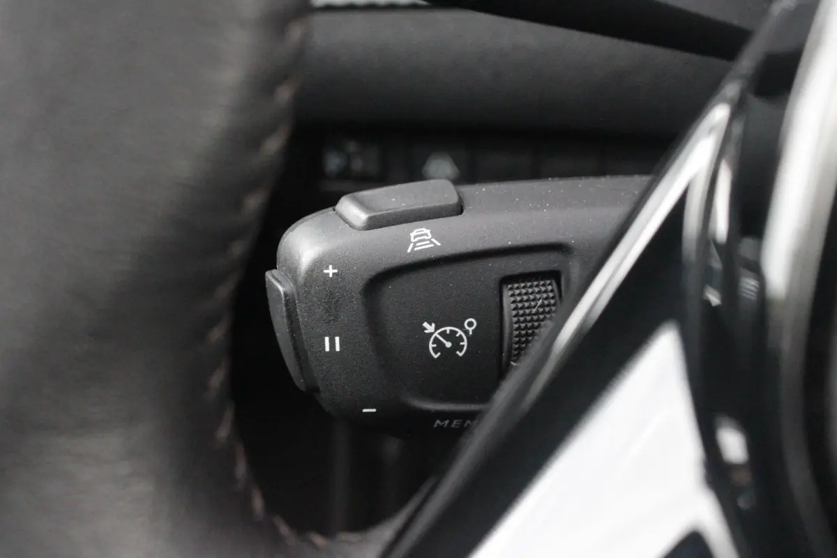 1.2 100PK ALLURE PACK | AFNEEMBARE TREKHAAK | NAVIGATIE | STOEL VERWARMING | ALL SEASON BANDEN | DAB+ RADIO | APPLE CARPLAY/ANDROID AUTO | CLIMATE CONTROL | ADAPTIVE CRUISE CONTROL | GRIPP C