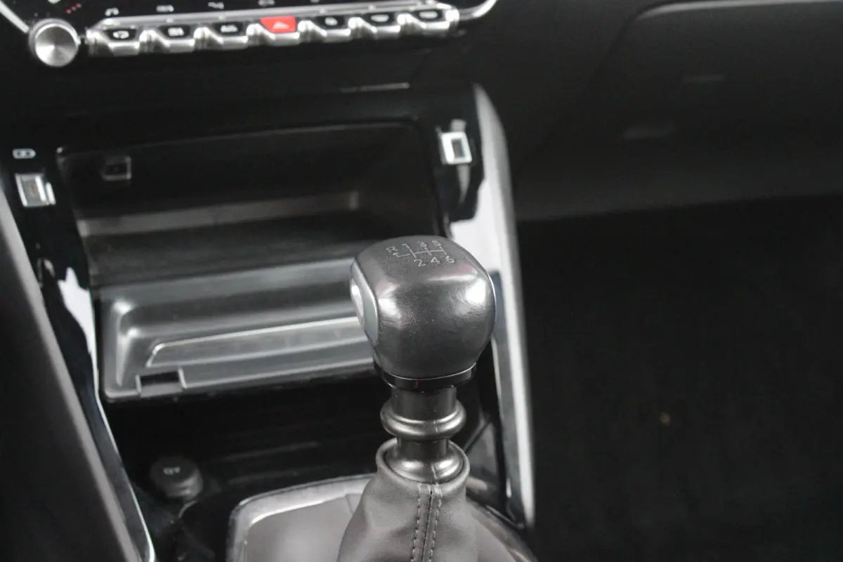 1.2 100PK ALLURE PACK | AFNEEMBARE TREKHAAK | NAVIGATIE | STOEL VERWARMING | ALL SEASON BANDEN | DAB+ RADIO | APPLE CARPLAY/ANDROID AUTO | CLIMATE CONTROL | ADAPTIVE CRUISE CONTROL | GRIPP C