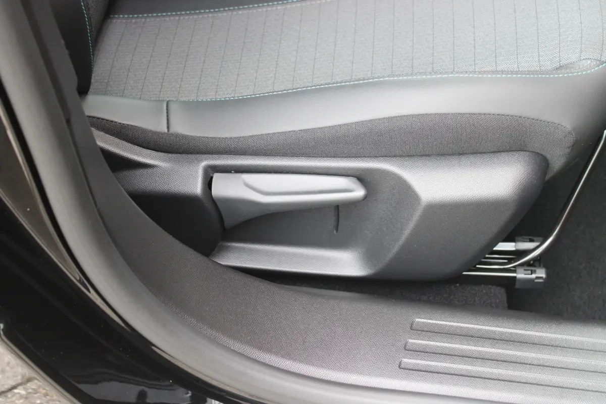 1.2 100PK ALLURE PACK | AFNEEMBARE TREKHAAK | NAVIGATIE | STOEL VERWARMING | ALL SEASON BANDEN | DAB+ RADIO | APPLE CARPLAY/ANDROID AUTO | CLIMATE CONTROL | ADAPTIVE CRUISE CONTROL | GRIPP C