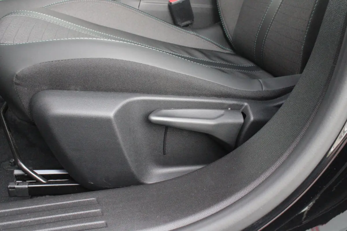 1.2 100PK ALLURE PACK | AFNEEMBARE TREKHAAK | NAVIGATIE | STOEL VERWARMING | ALL SEASON BANDEN | DAB+ RADIO | APPLE CARPLAY/ANDROID AUTO | CLIMATE CONTROL | ADAPTIVE CRUISE CONTROL | GRIPP C